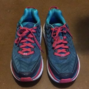 SOLD Hoka Clifton 4